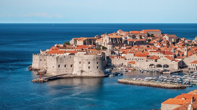 Która z poniższych miejscowości turystycznych nie leży w Chorwacji?