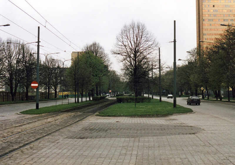 Rozpoznasz tę ulicę Wrocławia na starej fotografii? Możesz powiększyć zdjęcie