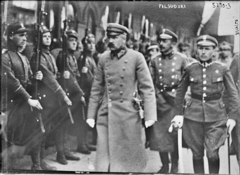 11 listopada 1918 r. Józef Piłsudski przejął władzę nad Wojskiem Polskim. Kto mu tę władzę przekazał?