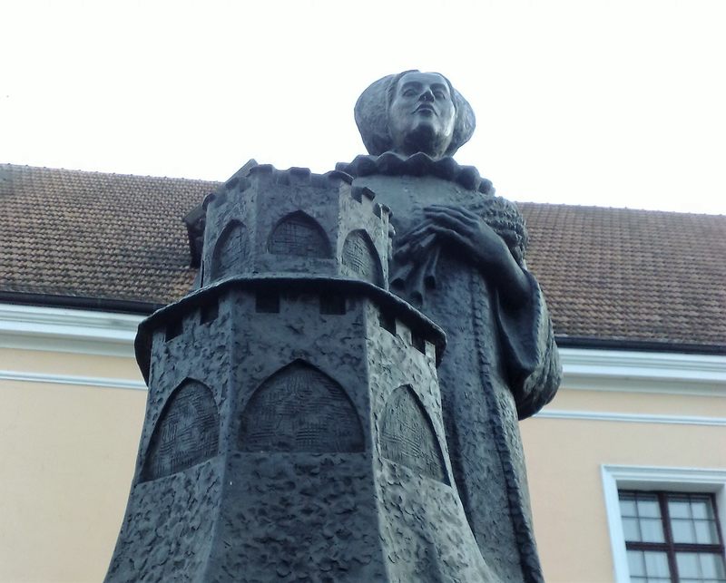 To pomnik Anny Wazówny. W jakim jest mieście?