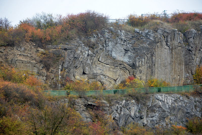 Fałd skalny znajduje się w rezerwacie geologicznym: