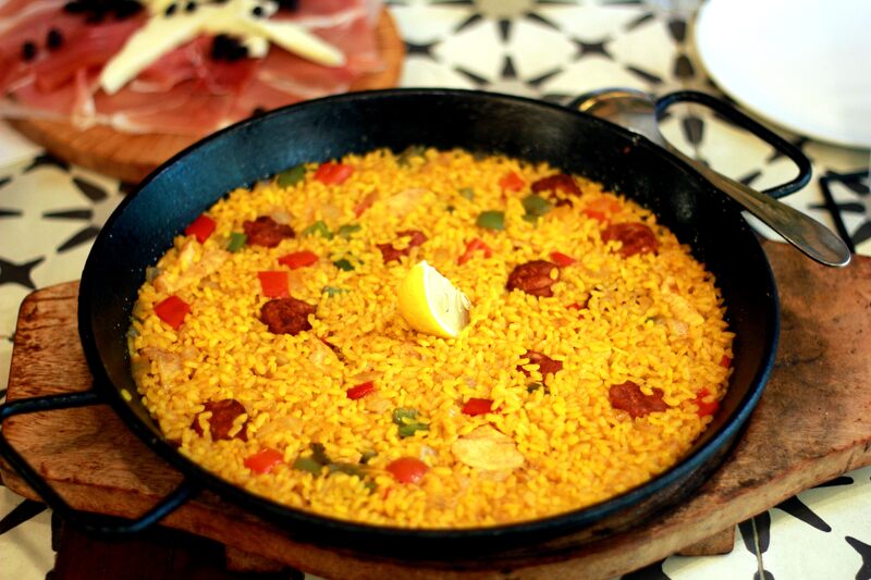 Paella jest potrawą opartą przede wszystkim na ryżu z dodatkiem szafranu pochodzącą z: