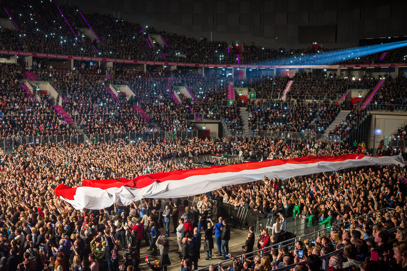 Jeden z koncertów w Polsce tego zespołu pobił rekord frekwencji. Oklaskiwało go blisko 800 tysięcy osób. O kogo chodzi?