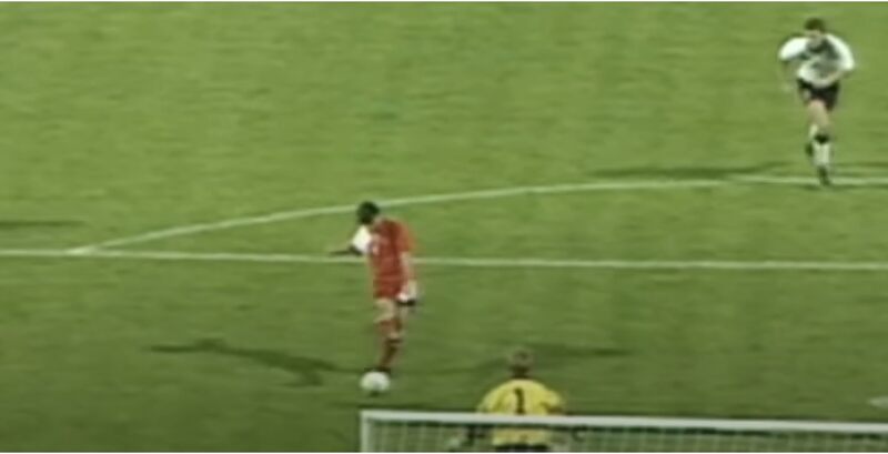 Kto po nieudanym strzale Marka Leśniaka w meczu Polska-Anglia w 1993 roku krzyknął 