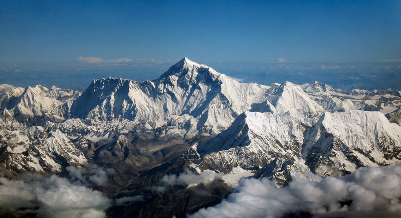 Oto najwyższy szczyt świata. Mount Everest - 8848 m n.p.m. Naszym górom trochę brakuje do Himalajów, bo najwyżej można się wdrapać na szczyt o wysokości 1543 m n.p.m. który nosi nazwę: